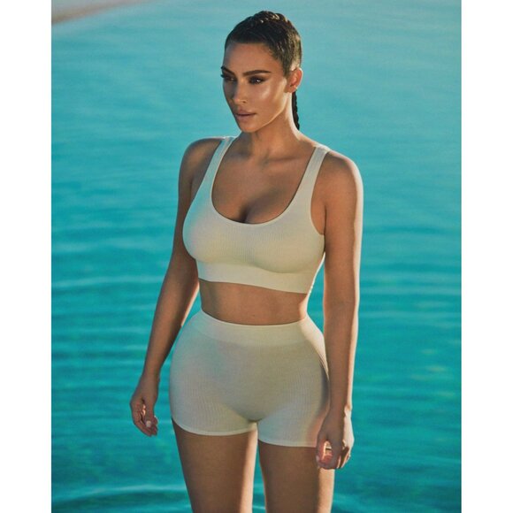 SKIMS Stretch Rib Short NEW Bone S/M - Picture 2 of 10